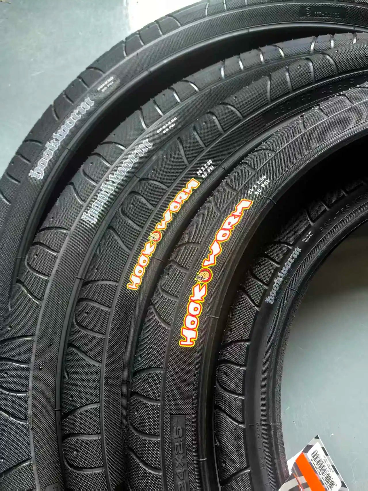 24 Inch Maxxis Hookworm Tire