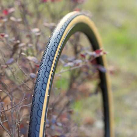 700x32C bicycle tire