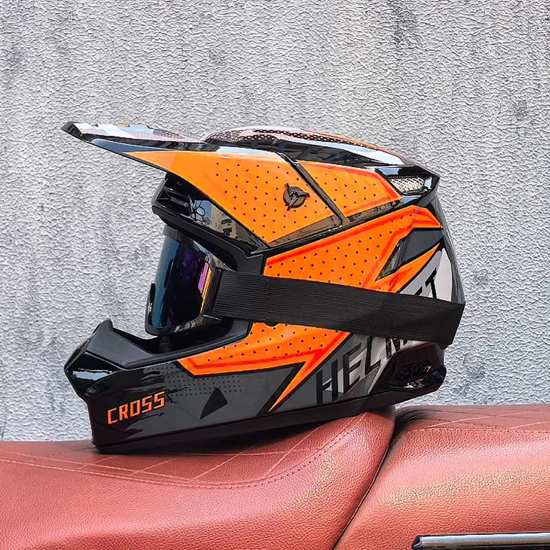 Comfortable long ride motorcycle helmet