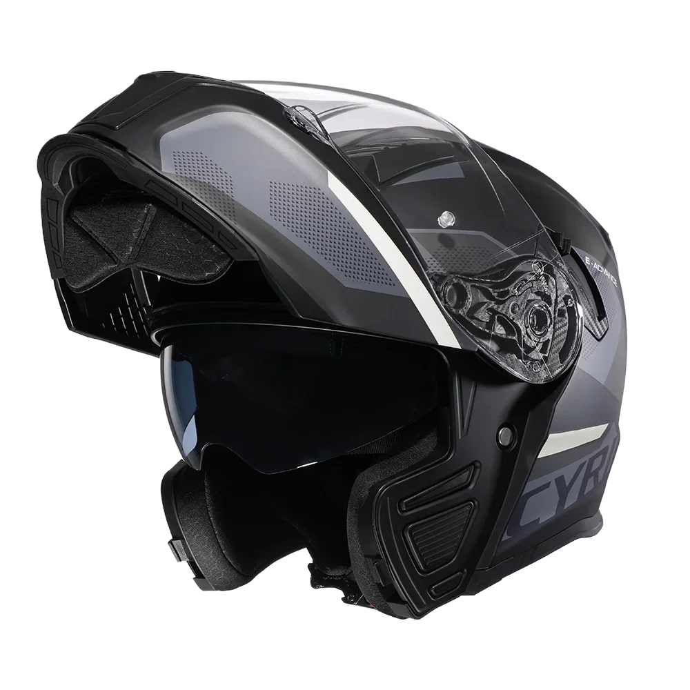 Dual visor helmet for clear vision