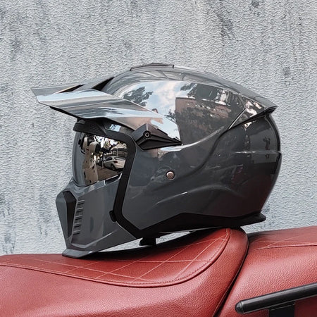 Dual visor motorcycle safety helmet