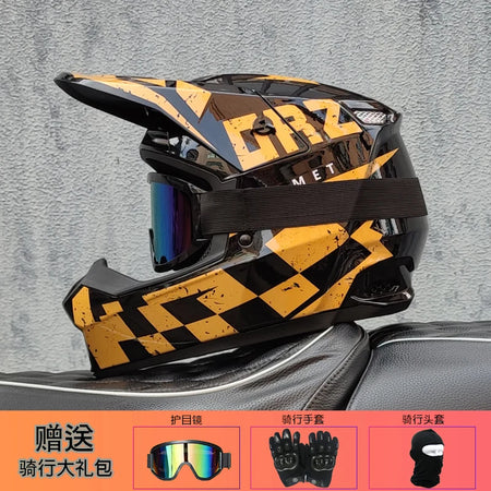 Durable motorcycle helmet for long highway rides
