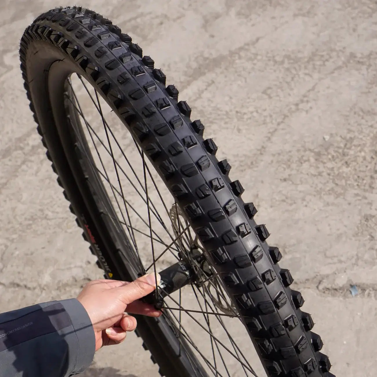 Durable mountain bike tyre