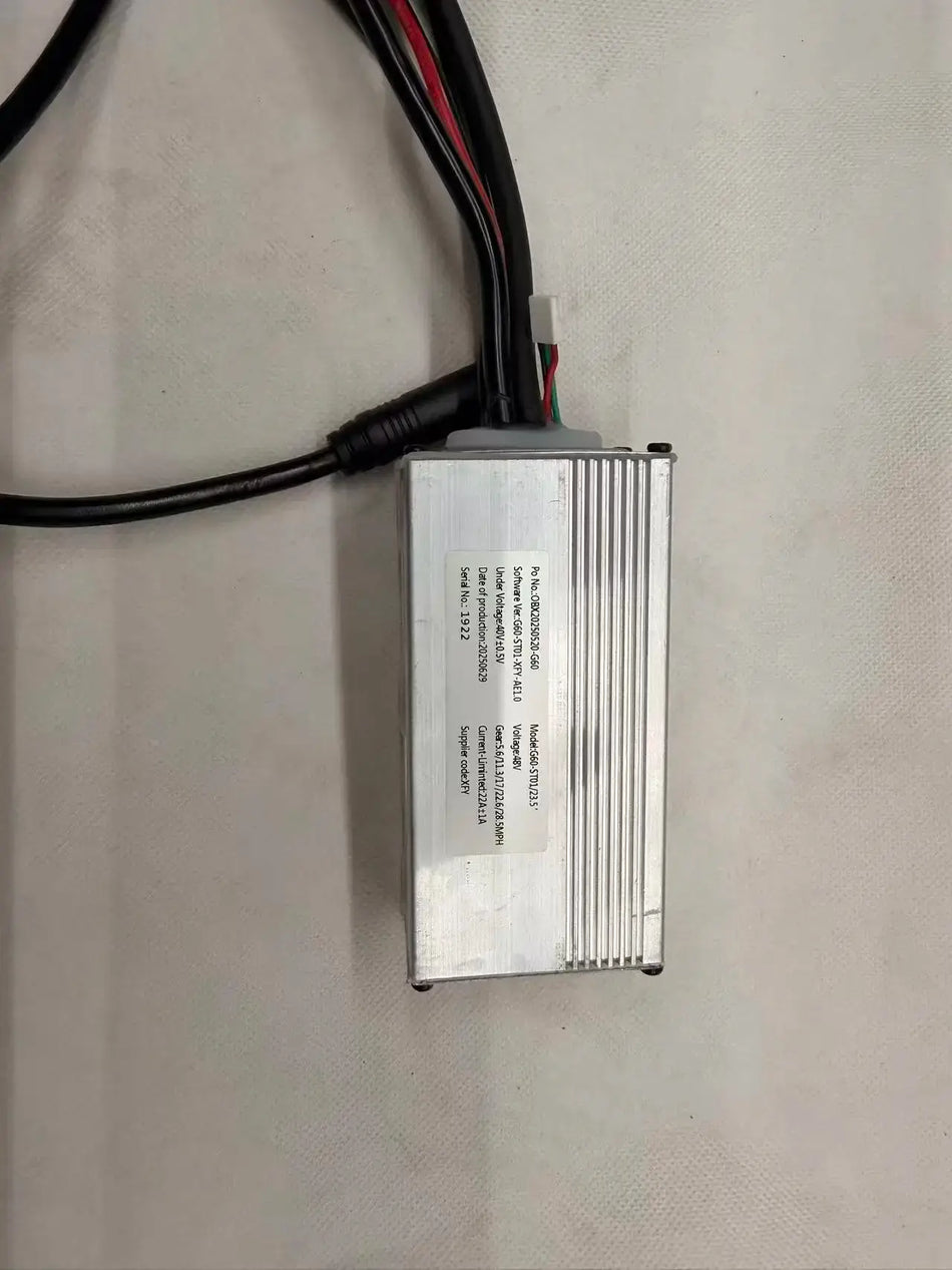 Heavy-duty phase wires and battery connectors on 1000W e-bike accessory