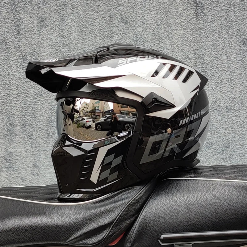 Modular motorcycle helmet vintage style