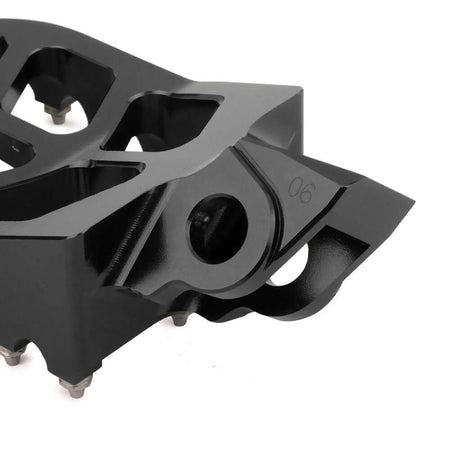 Non slip off road motorcycle foot pegs for muddy terrain riding