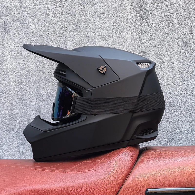 Premium build motorcycle crash helmet