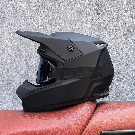 Premium build motorcycle crash helmet