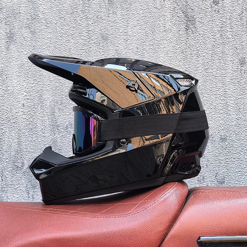 Protective bike helmet for daily and trail riding