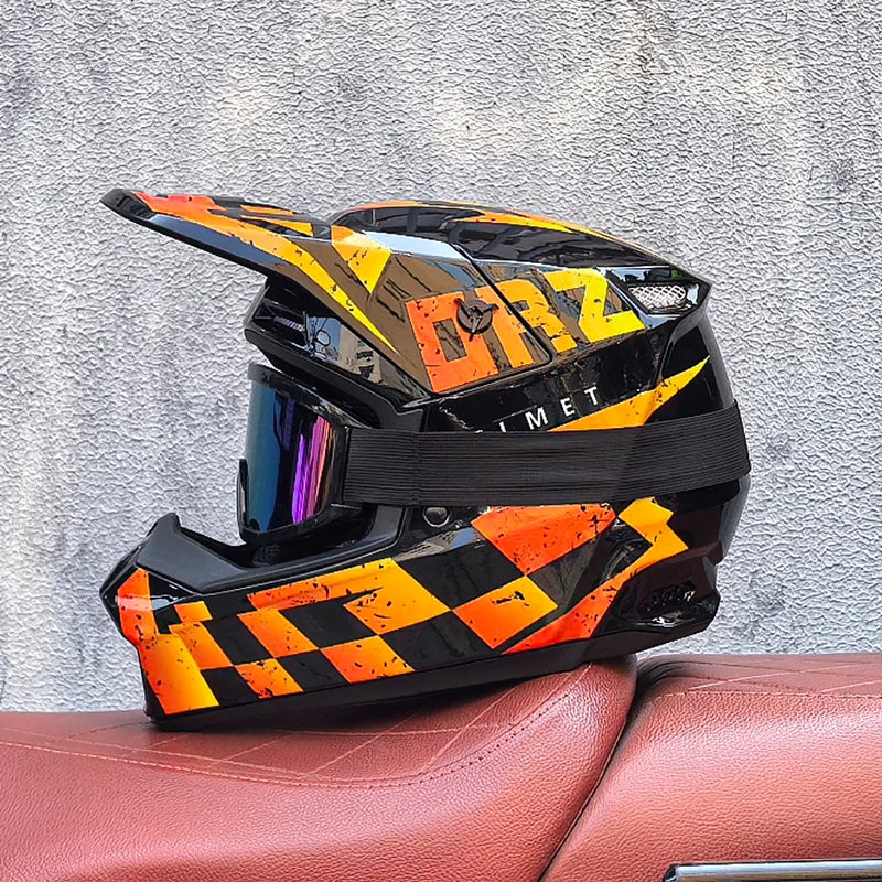 Protective gear helmet for road trips