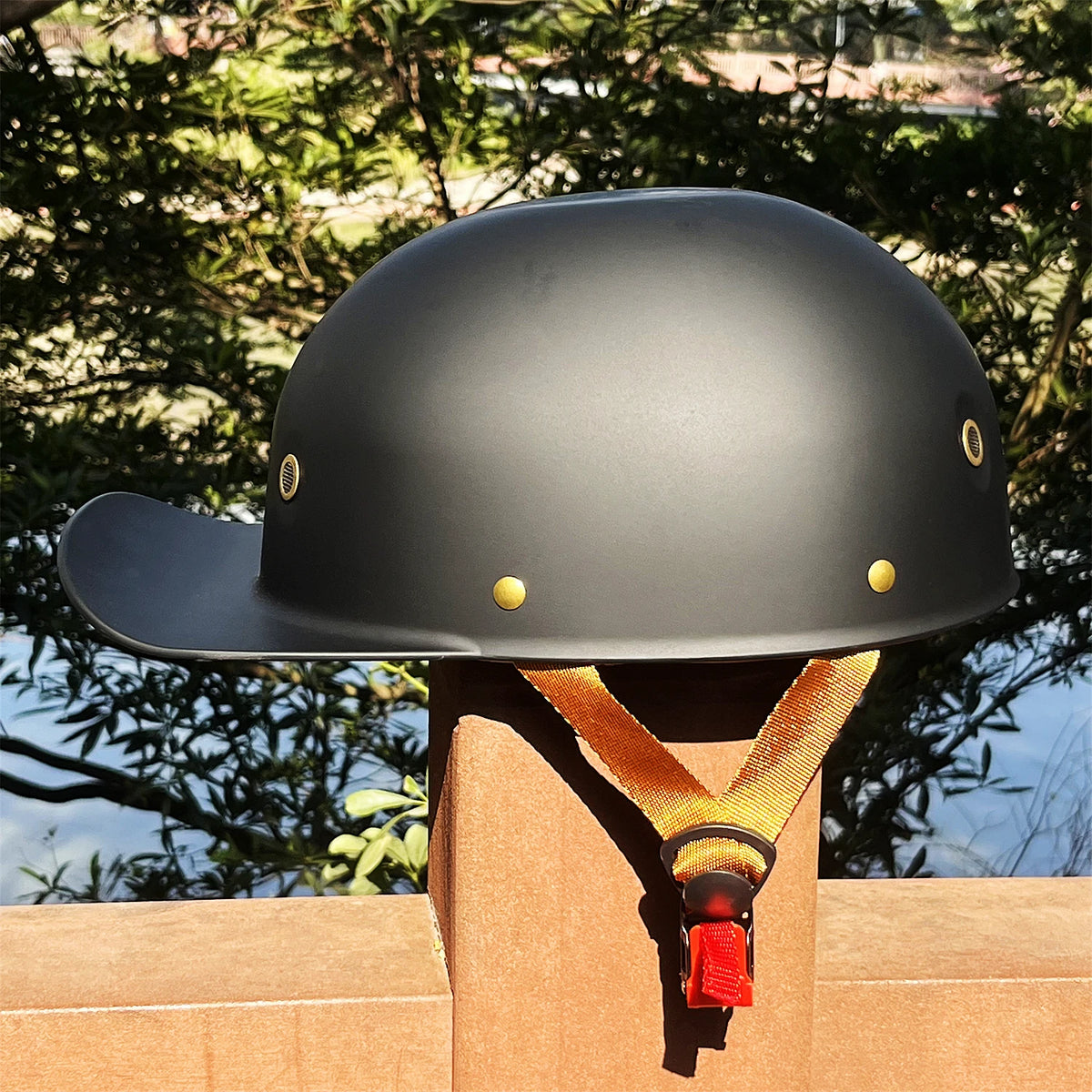 Protective half helmet for riders
