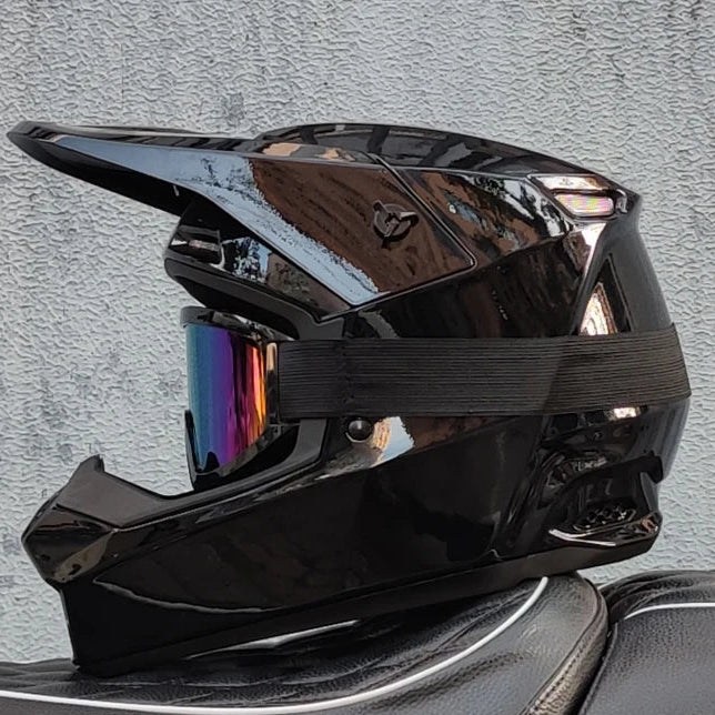 Protective unisex full face helmet with breathable interior