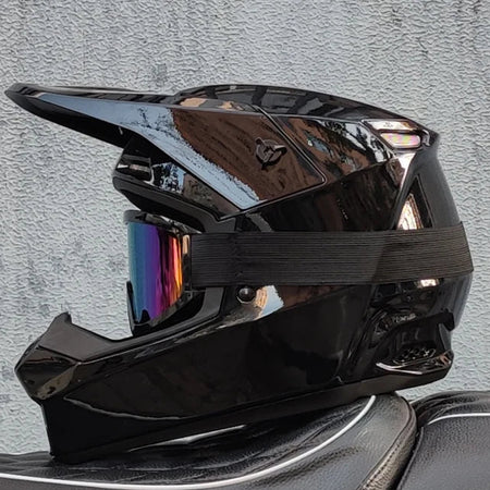 Protective unisex full face helmet with breathable interior
