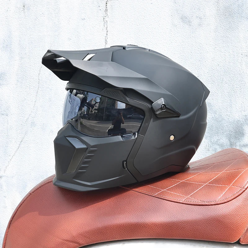 Retro motorcycle helmet with modern safety