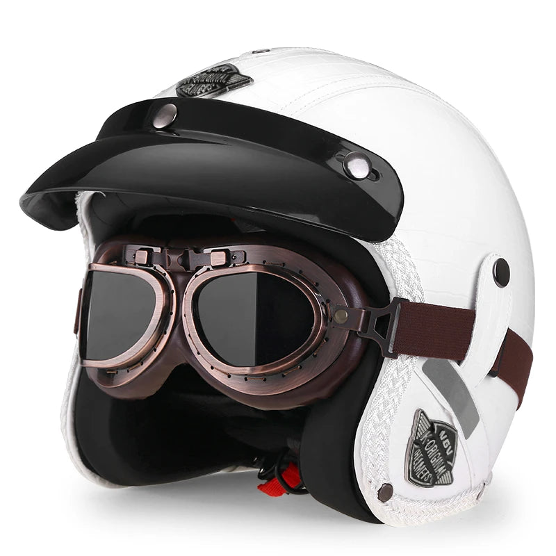 Quick-release chin strap buckle on men and women moped helmet