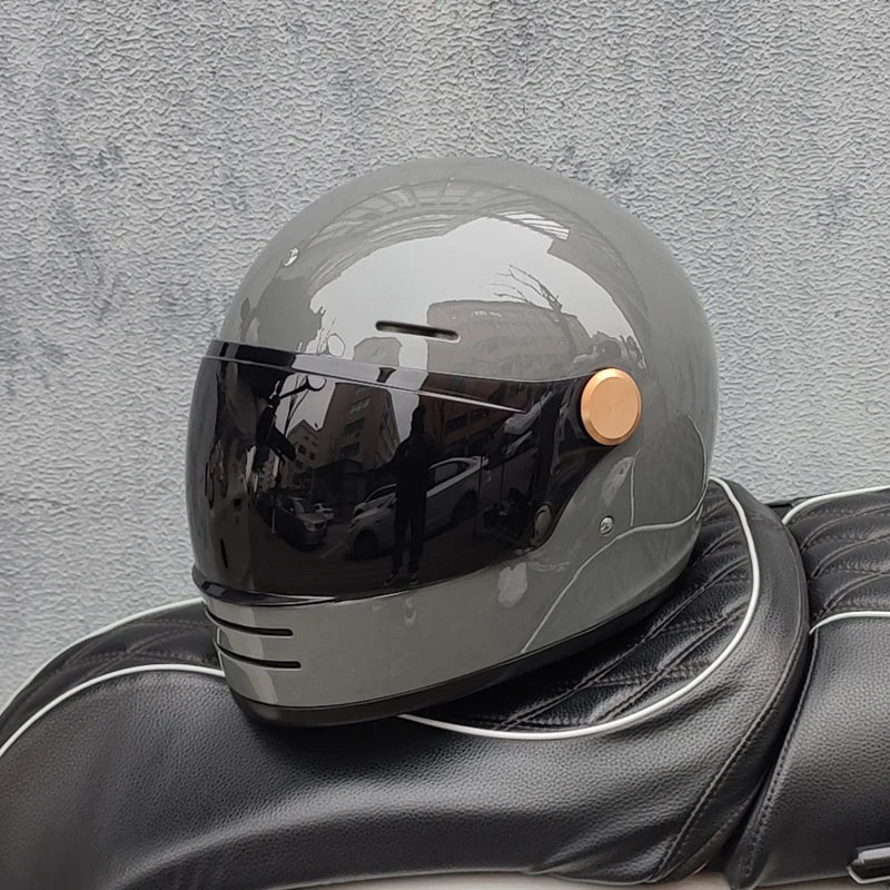 8 / M