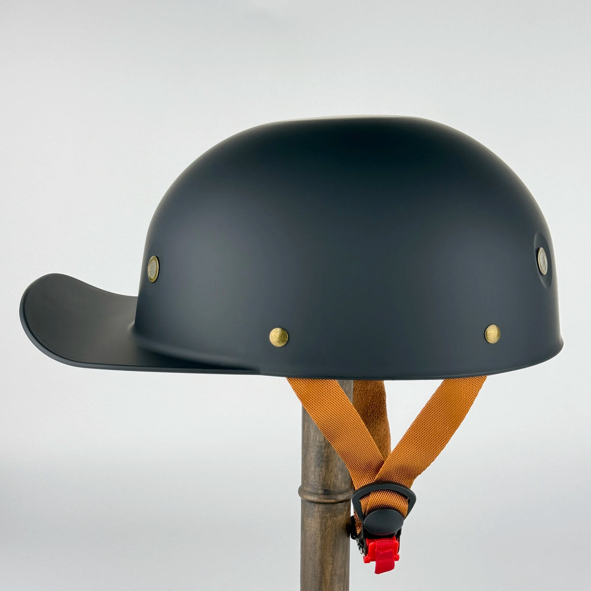 Classic Cruiser and Scooter Helmet Inner Lining and Visor Detail