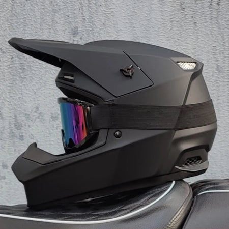 Unisex motorcycle helmet with secure snug fit design