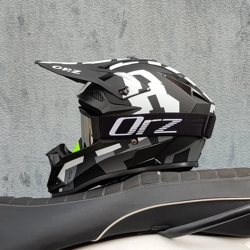 full face racing helmet black design